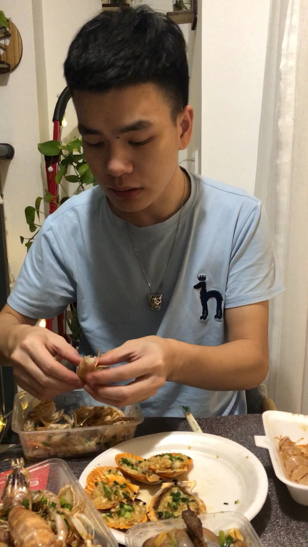 大s说一定要嫁给会为你剥一辈子虾的男人