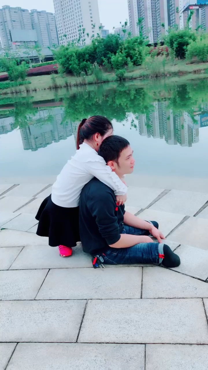 相互扶持的小夫妻