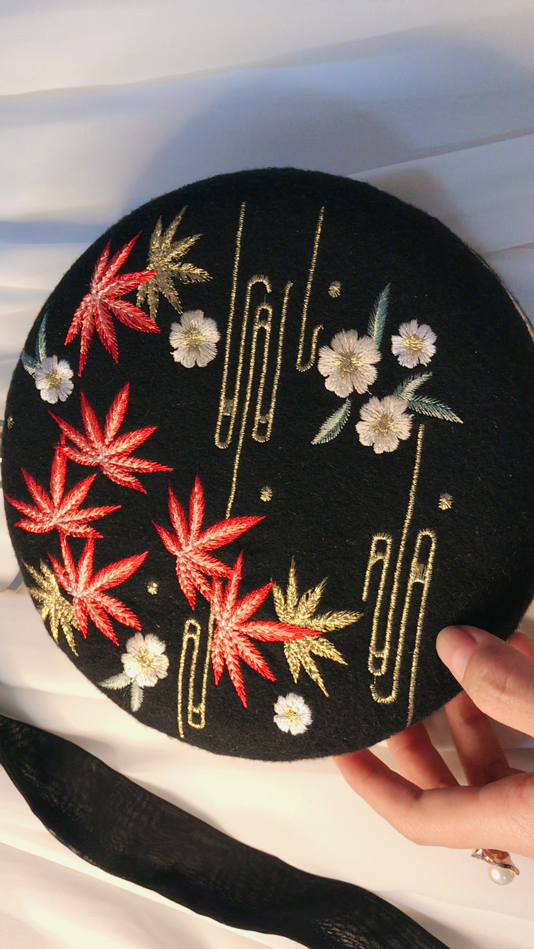 手工双面刺绣枫叶图案汉服配饰包包