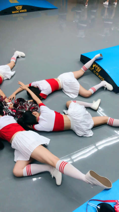 中国9899商学院首届篮球联赛,拉拉队们的表现优异