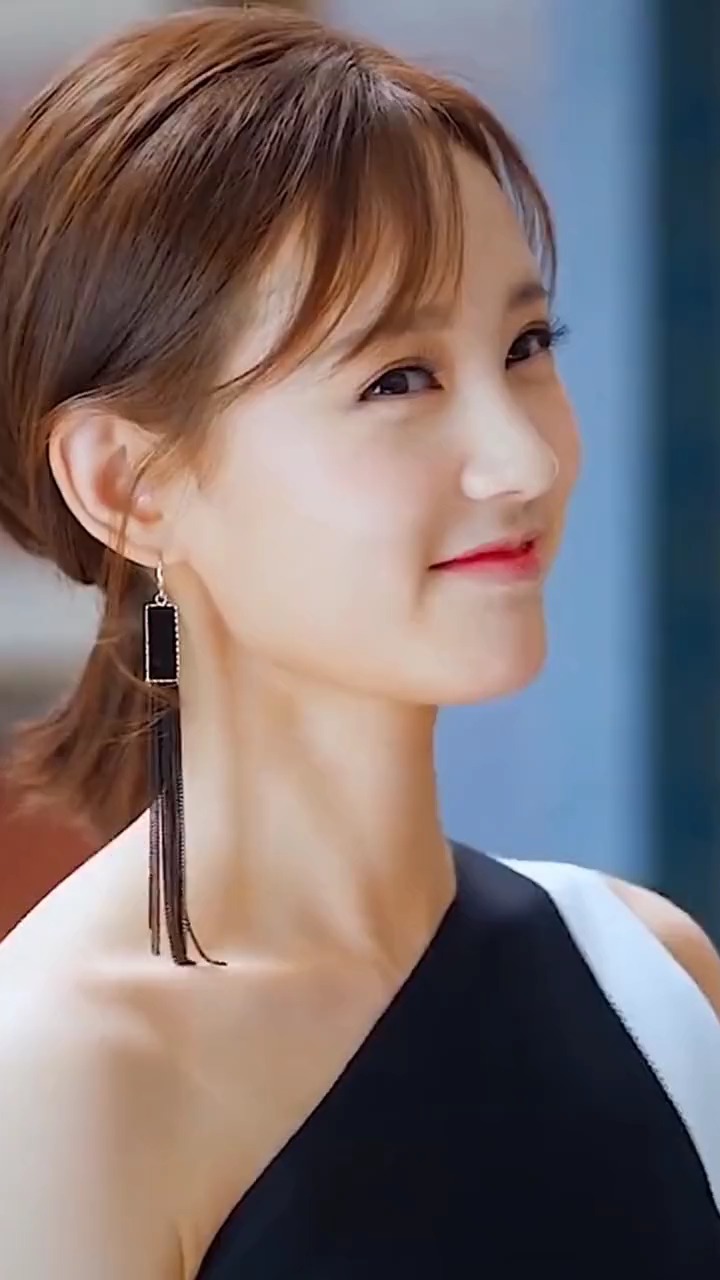 李一桐1990年9月6日出生于山东省济南市中国内地女演员亚洲最美女神