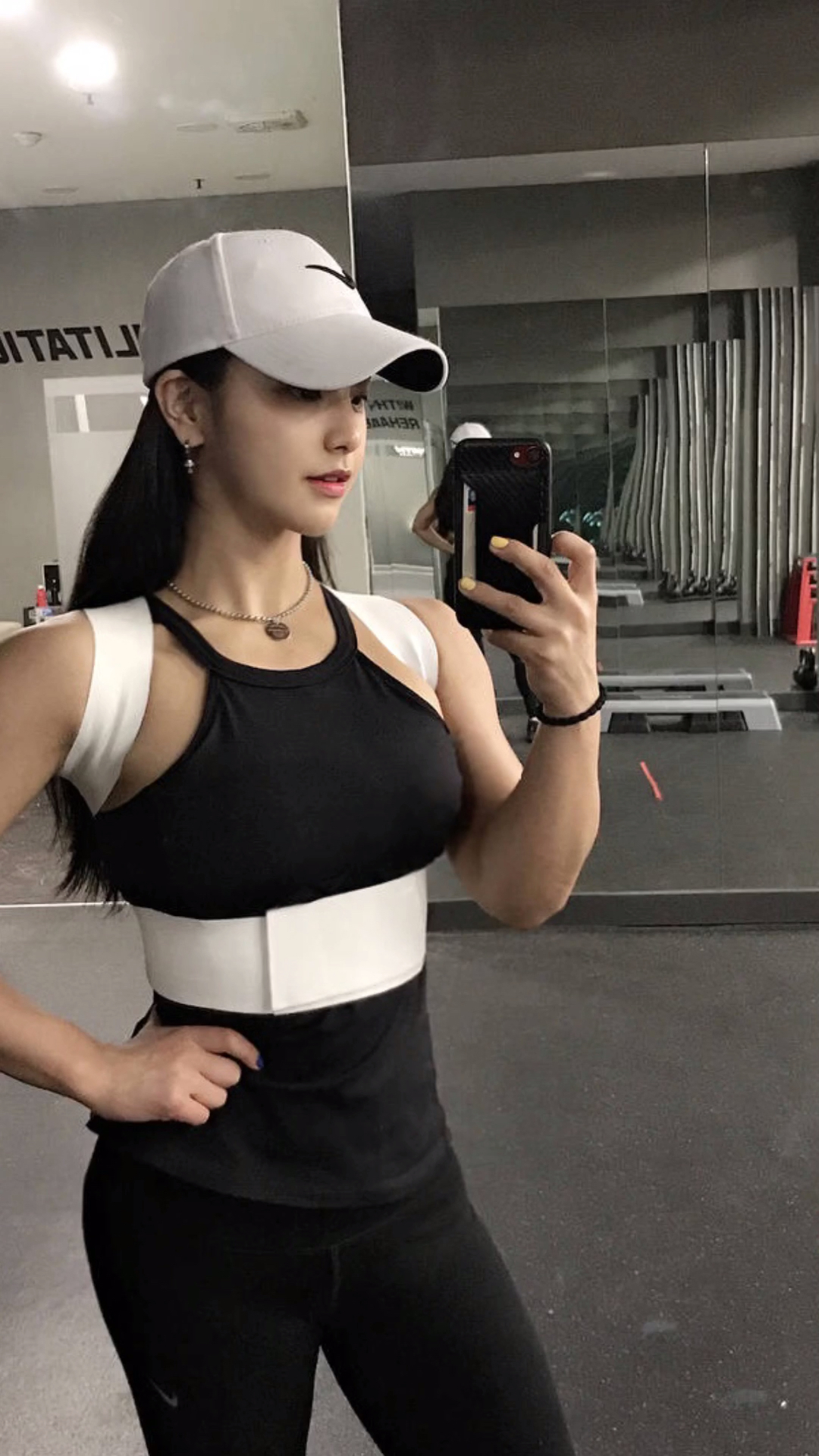 健身美女的魔鬼身材!