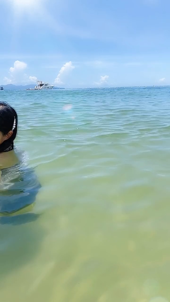 天气这么热,能去你家乘凉吗?#小龙女腰精#美女#游泳