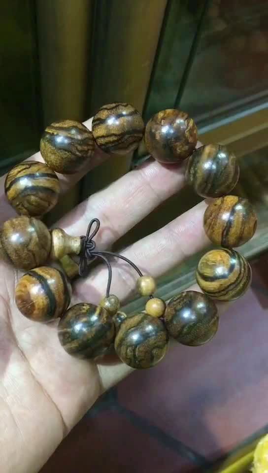 花奇楠沉香,香味扑鼻