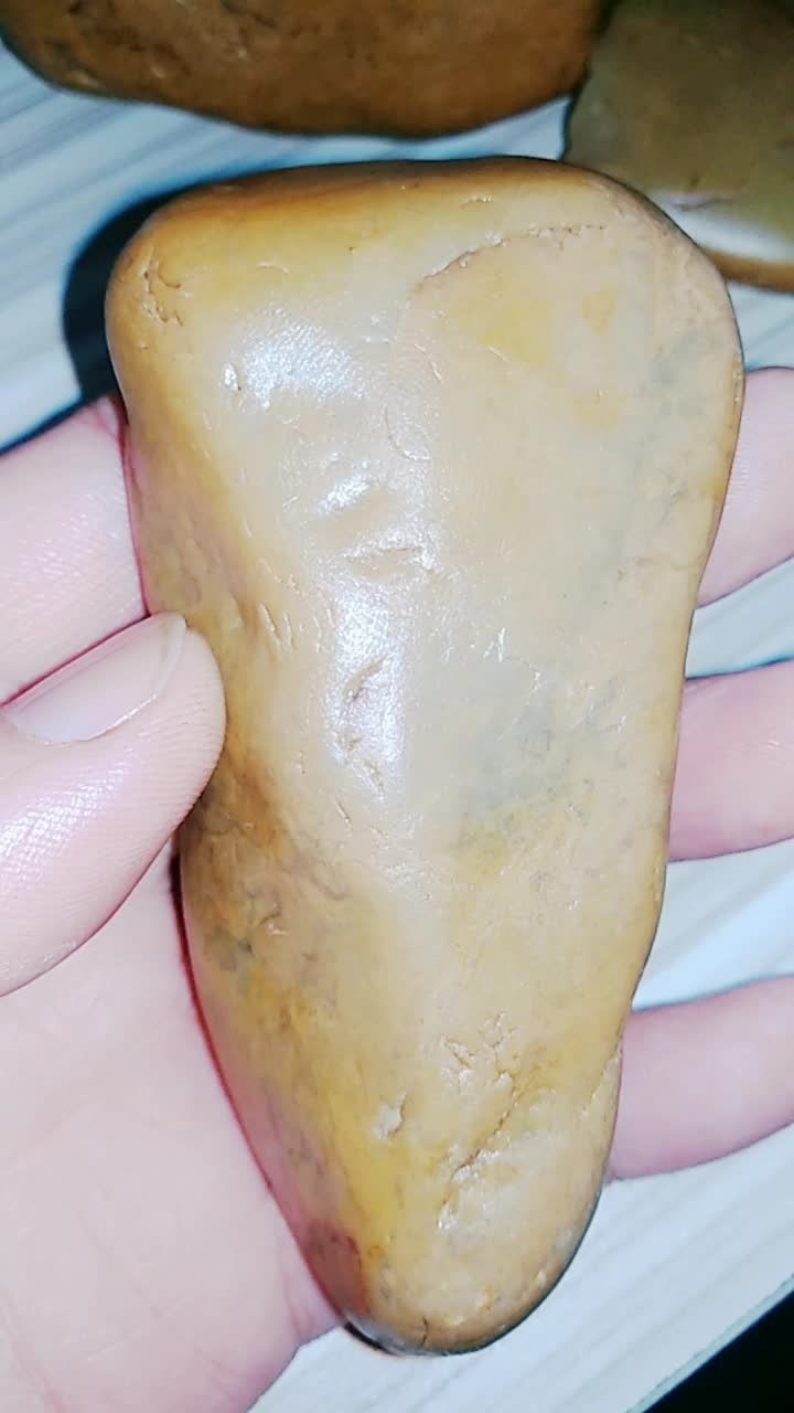 原石籽料:宝石原石籽料216.4克冻料