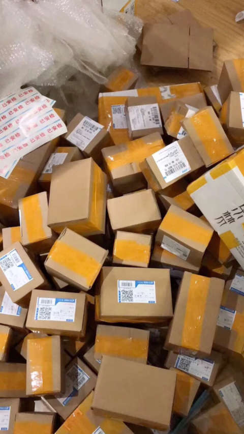 客服差不多打包好了94,就等快递小哥来收了00