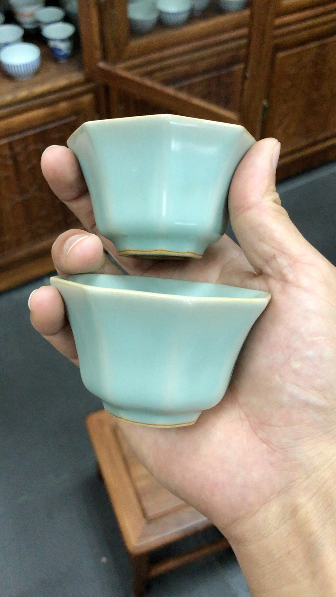 台湾晓芳窑早期不开片 《粉青八方杯》一对 直径7.6cm高度4.8cm
