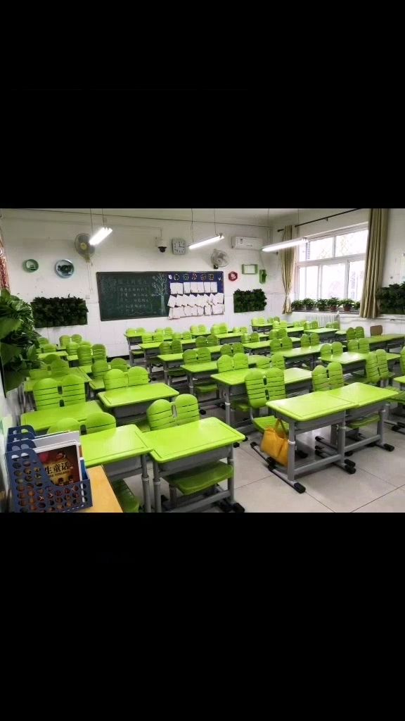 绿色教室大手拉小手