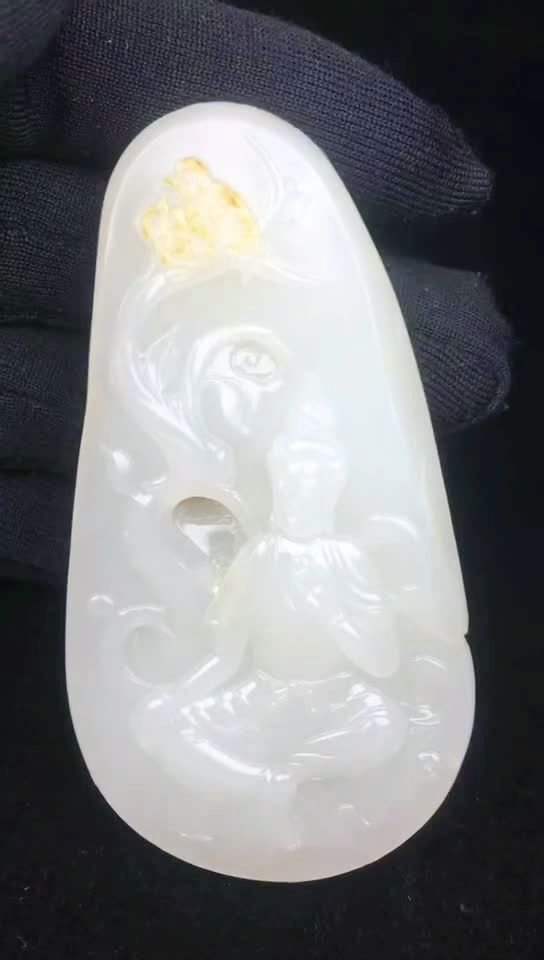 13mm  重量:67克  说明  玉质温润,玉面雕刻观音,背面满皮保留洒金皮!