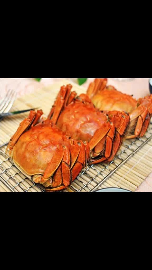 阳澄湖大闸蟹又名金爪蟹 产于苏州阳澄湖 蟹身不沾泥,俗称清水大闸蟹