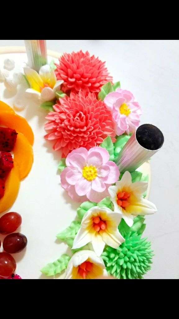 大师的巧手用奶油做出美美哒花朵
