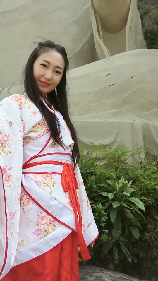 泱泱大国,华夏之邦,有美衣霓裳谓之华服93