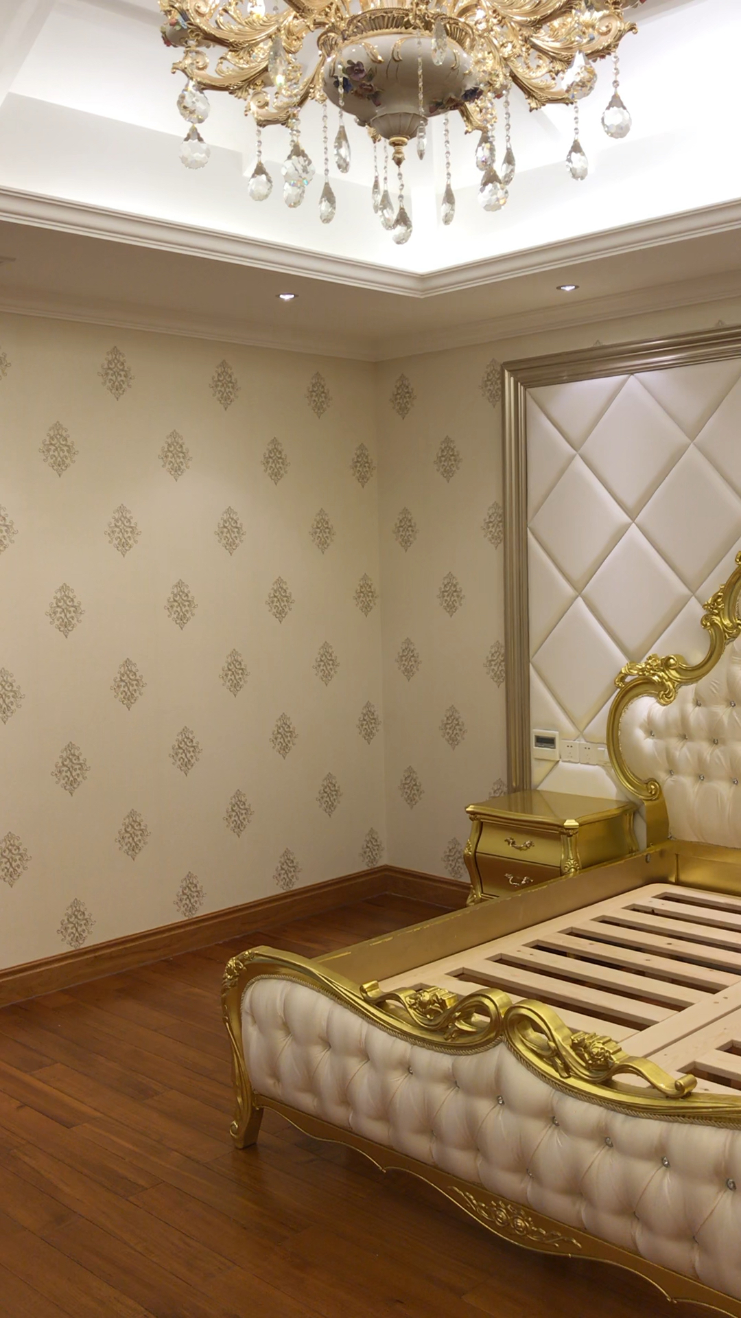 大家觉得款土豪金床效果如何