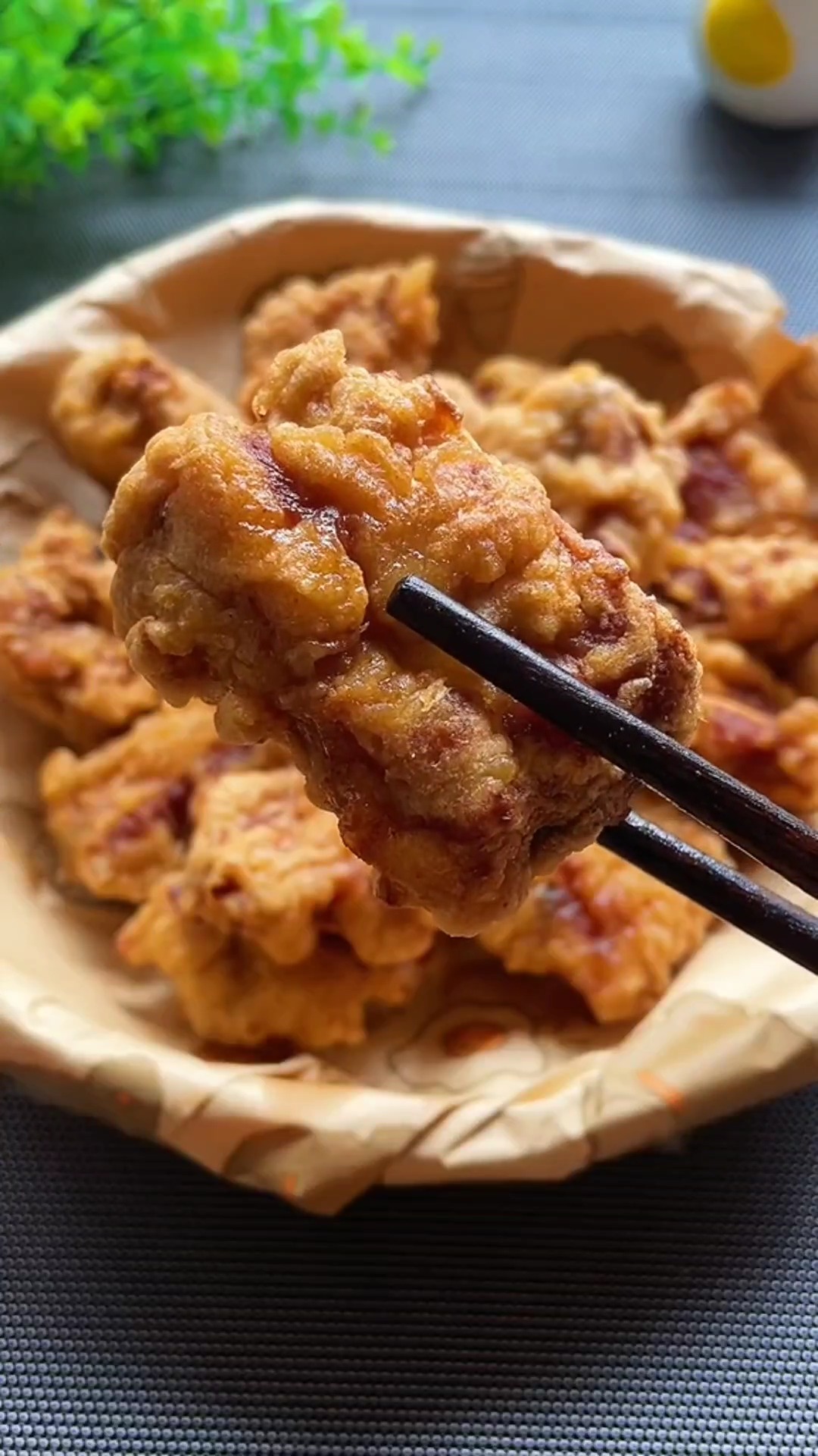 外酥里嫩的蒜香炸排骨来啦