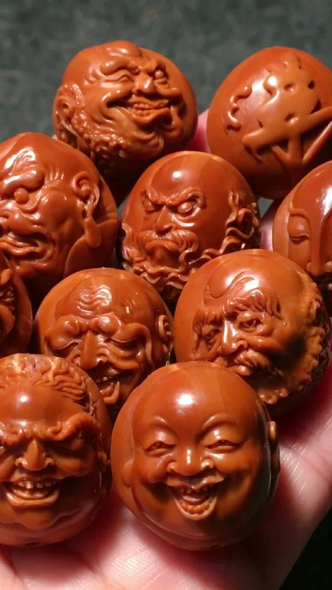 《浮雕十八罗汉》橄榄核雕手串尺寸2.2×2.