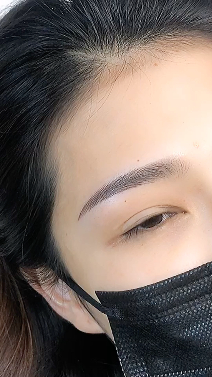 线条感的眉毛.会让很多人喜欢吧