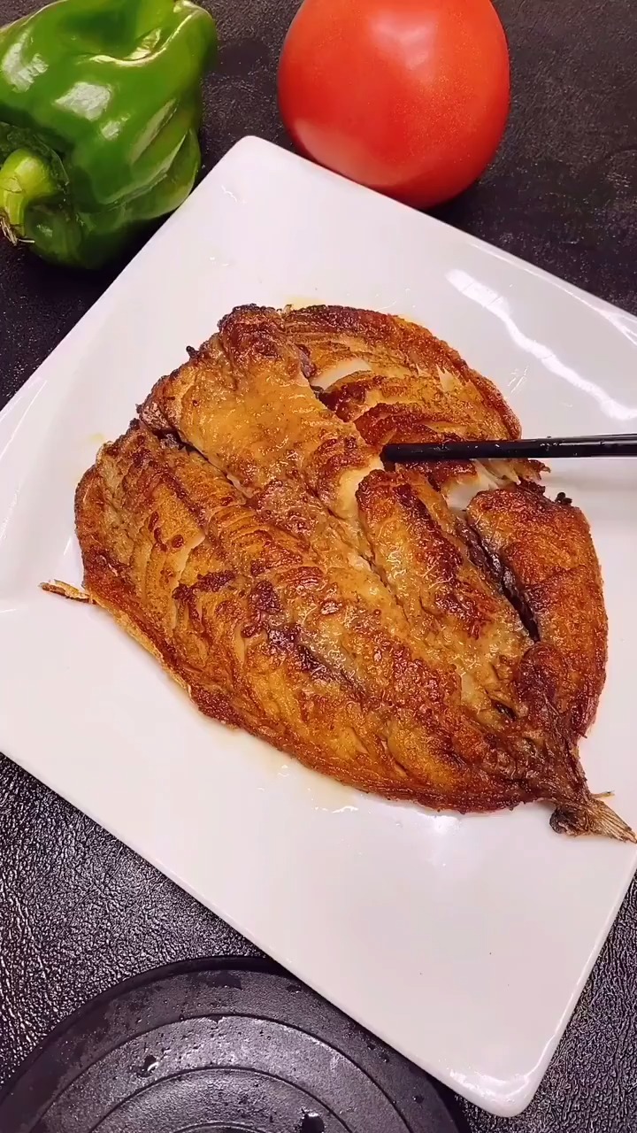 香煎青鱼你吃过吗?肉质非常鲜美,一看就会做的一道菜!
