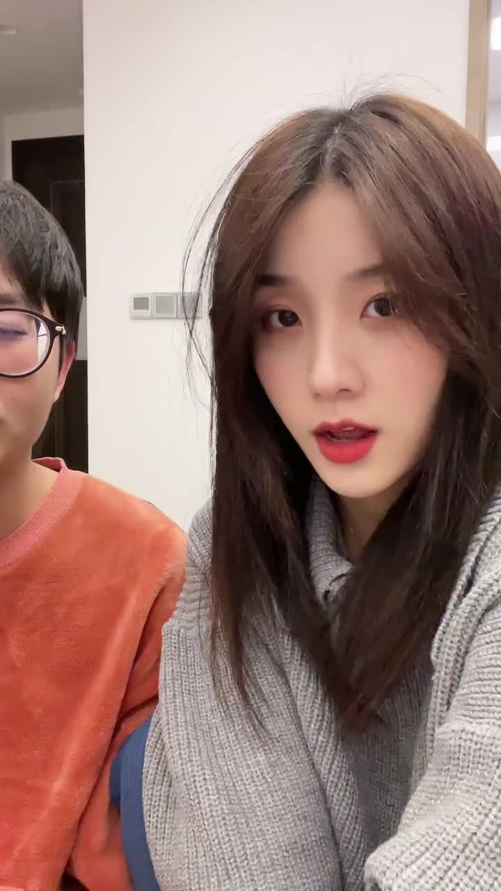 坤哥哥聪姐姐的日常哈哈哈哈看到坤哥就忍不住打