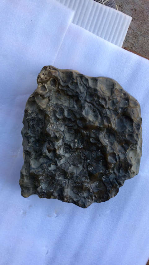 精品石陨石,重415斤,无磁性,全身布满很好的气印,气印靓,熔壳好