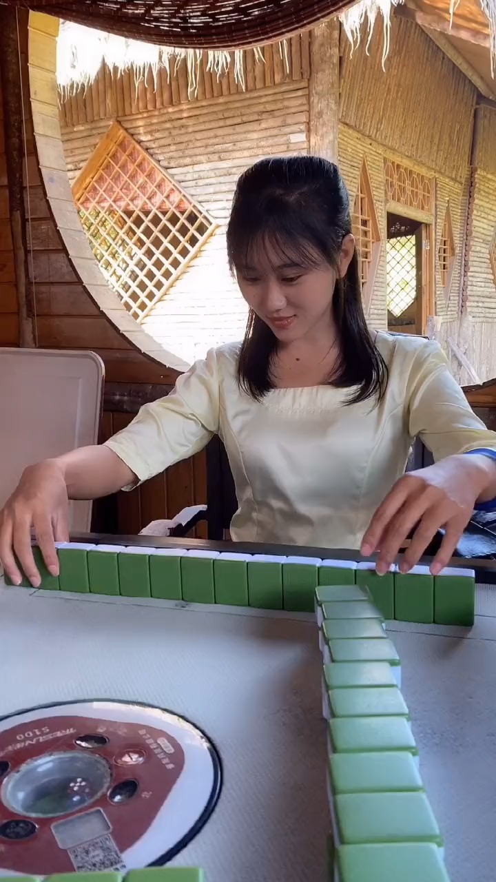 打麻将你们喜欢哪位美女呢