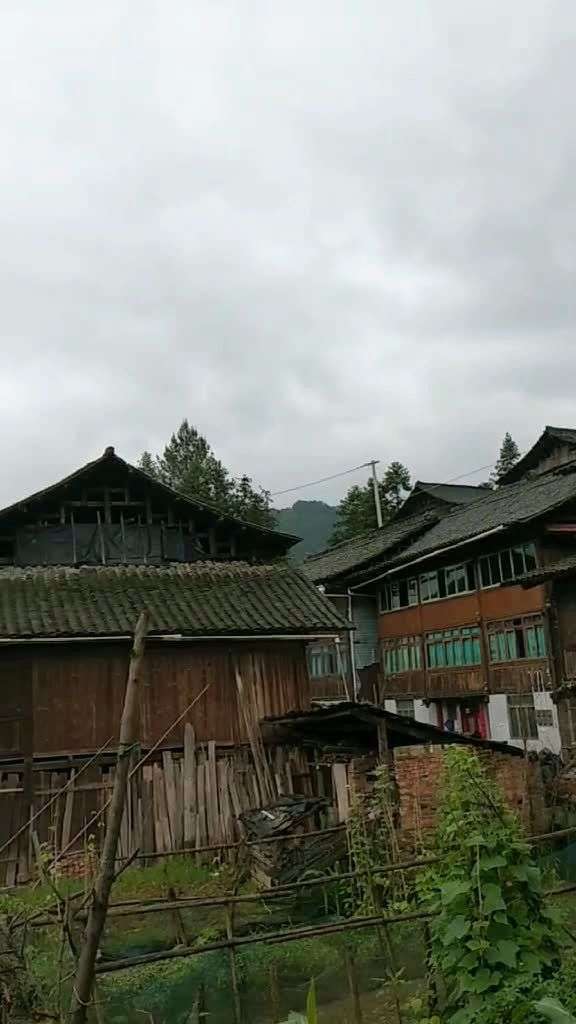 我的家乡贵州黔东南苗族侗族自治州剑河县南加镇宁静而安详,没有大