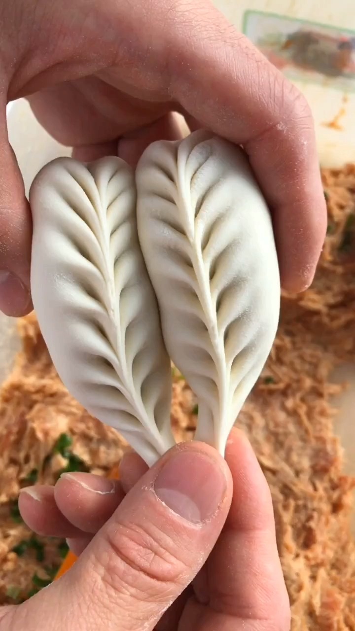 在家没事,包点柳叶饺给你吃.#美食