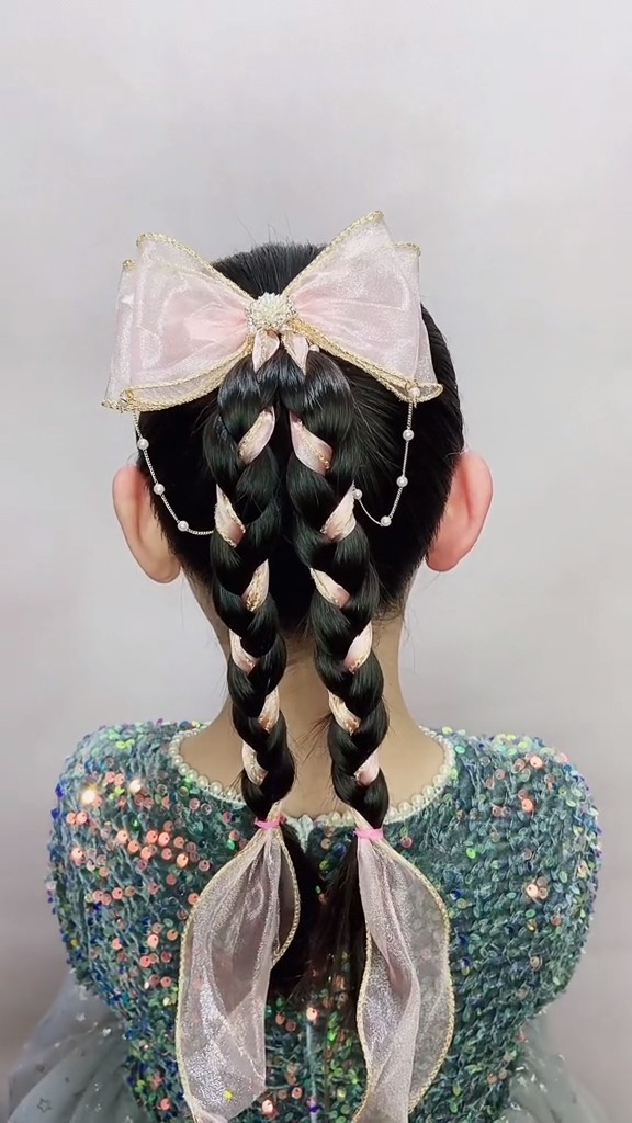 简单的双马尾辫,宝妈都说简单又不费时间#儿童编发