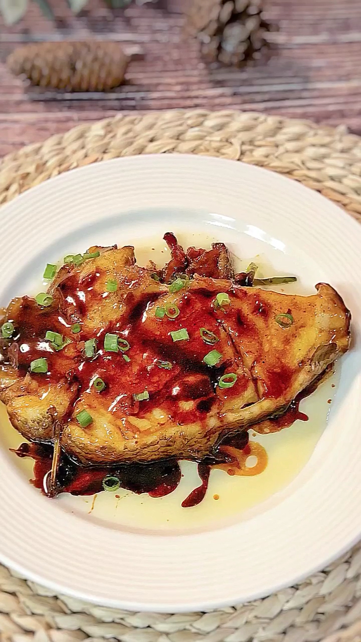 红烧鳕鱼的做法@{uid:1502349662339070,nick:经纪�%