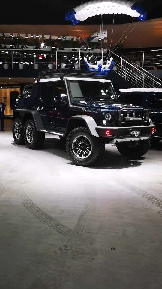 bj80 6x6开动了,混动版,自主品牌厉害了!