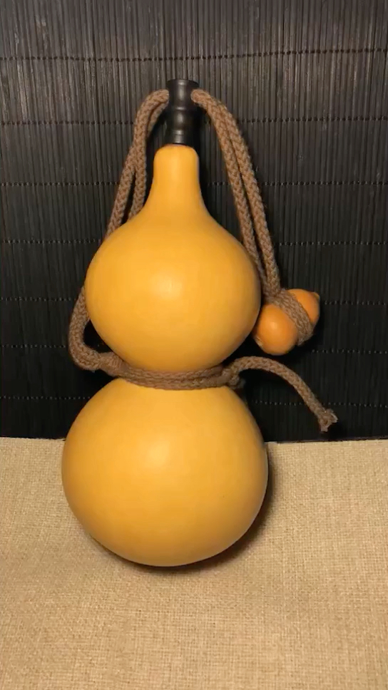 一把器型相当漂亮的八宝酒葫芦