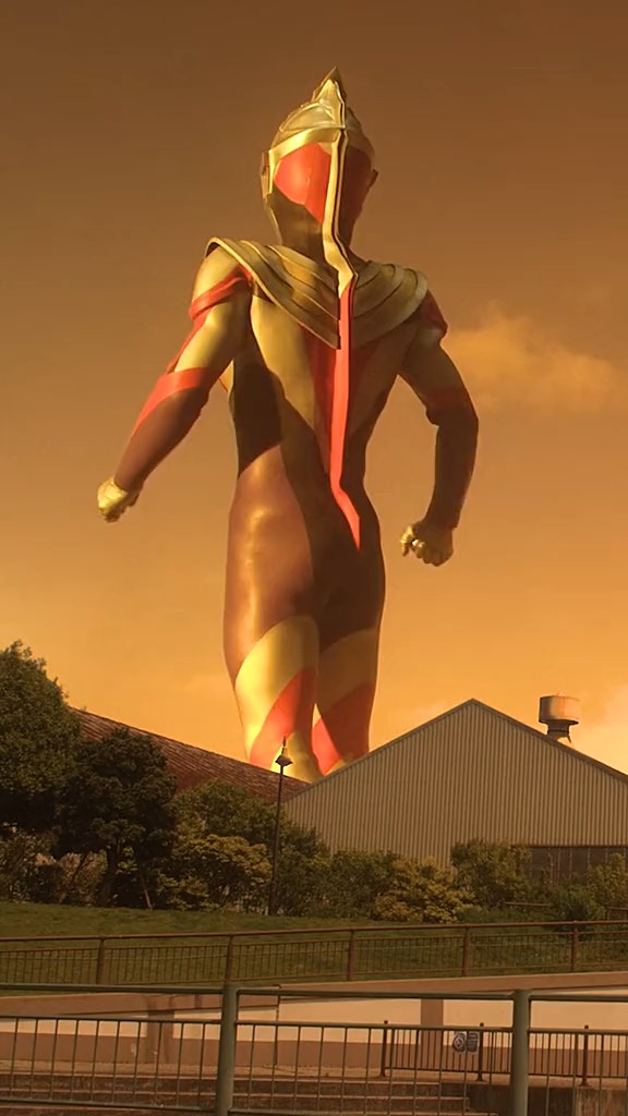 夕阳下的奥特曼,有没有想起当年你在夕阳下奔跑的童年?