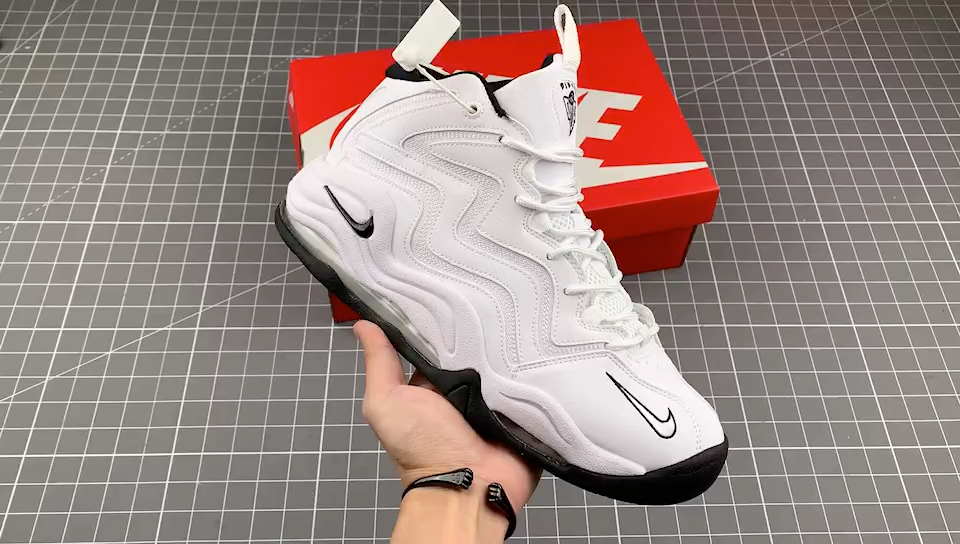 air pippen 皮蓬战靴初代 原装版本 白黑配色视频鉴赏
