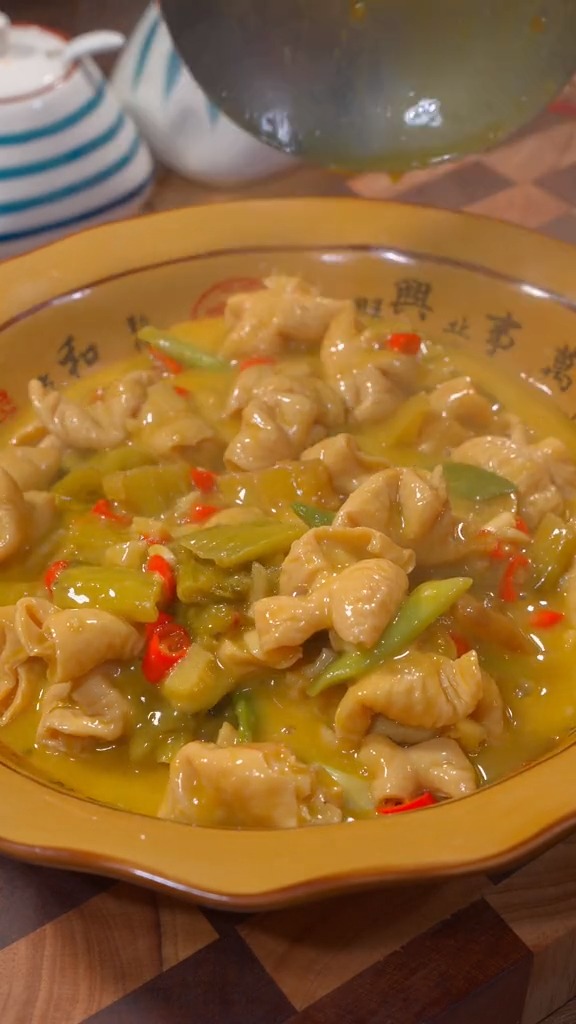 这样做的金汤肥肠,酸爽开胃,臭香臭香的,真的很不错!#百万视友赐神评