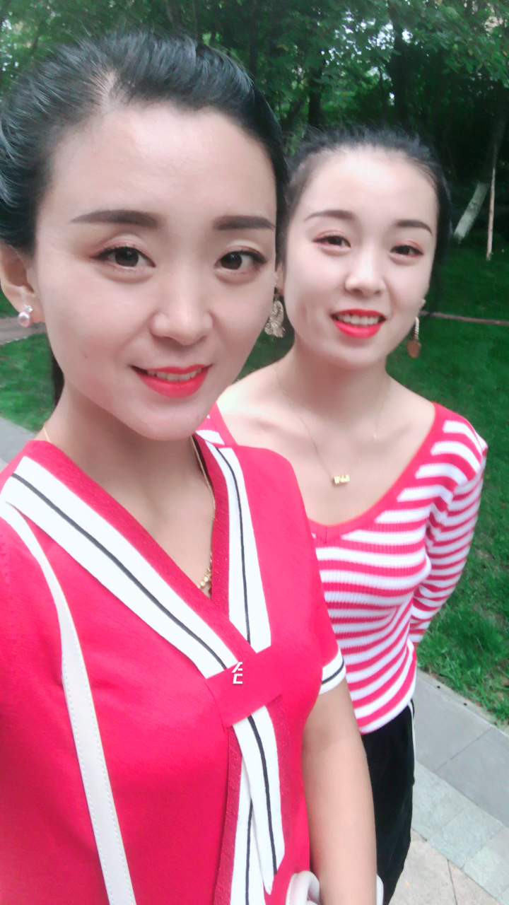 十月国庆节,美美哒跟妹妹弟弟出门啦