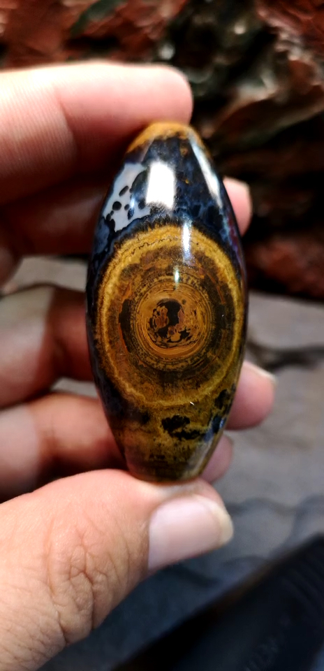 蓝玉髓金轮地门五眼蒙天珠,助官运,事业成就,尺寸6.2*2.