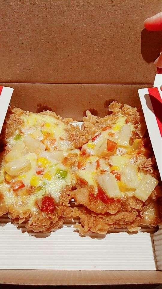 kfc新出的鸡排披萨,肉很多吃完饱饱的
