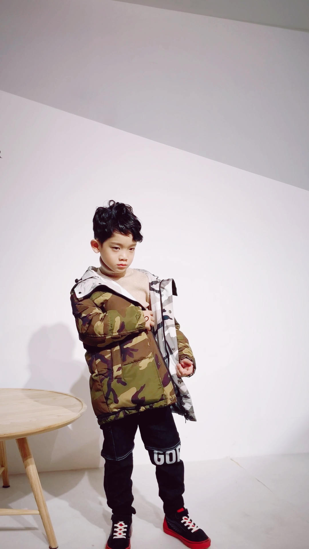 最近太忙了,拍摄中的烁哥来帅一把