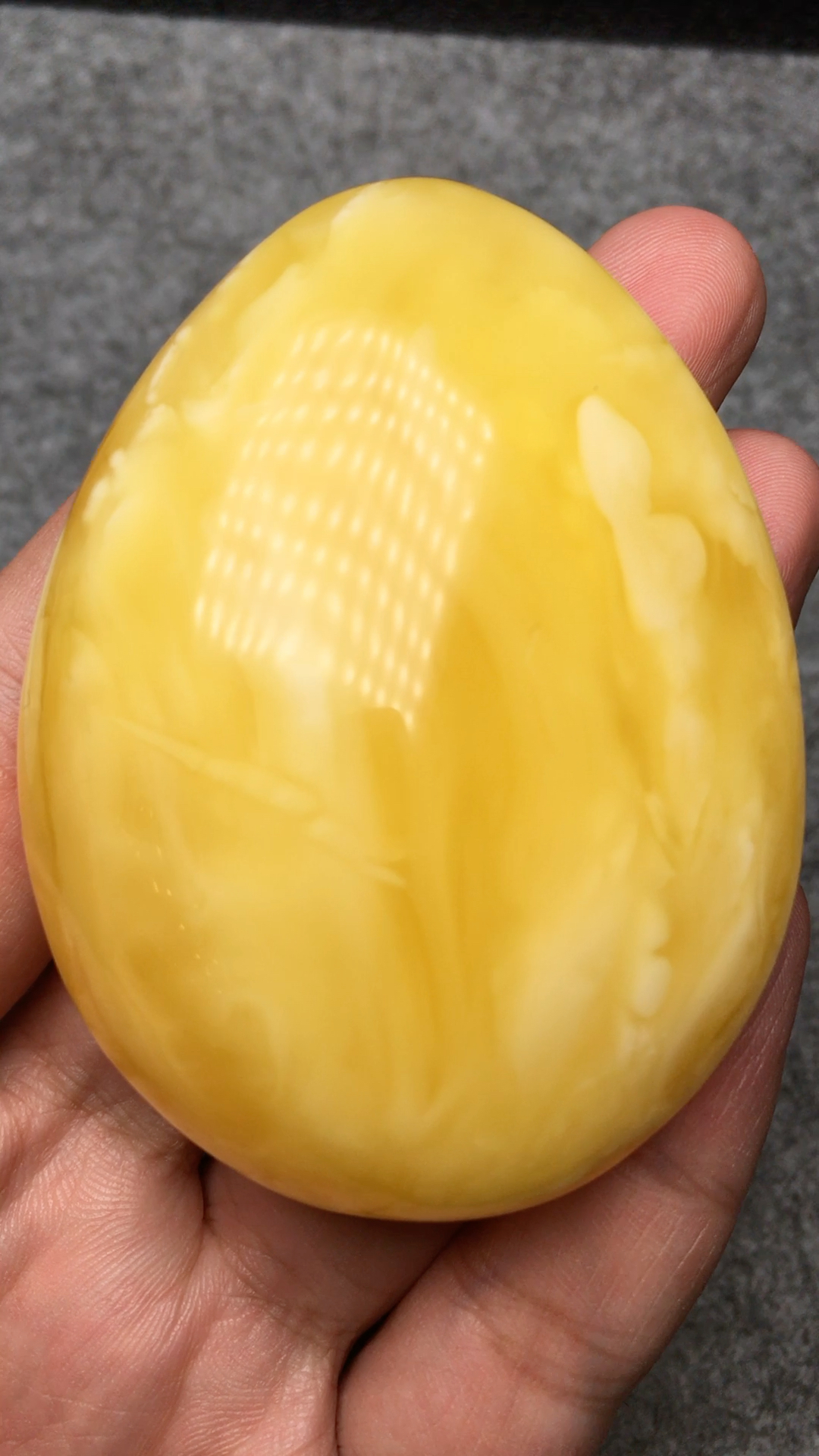 蜜蜡鸡油黄水滴吊坠!妖孽纹路  气韵生动