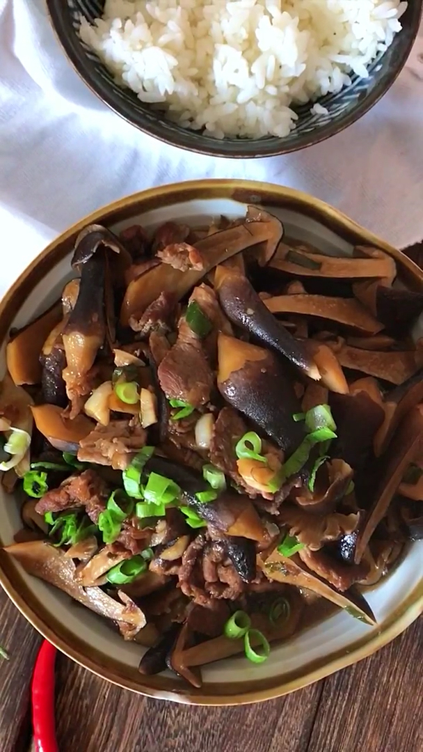 超级下饭菜来啦-红烧鸡枞菌!