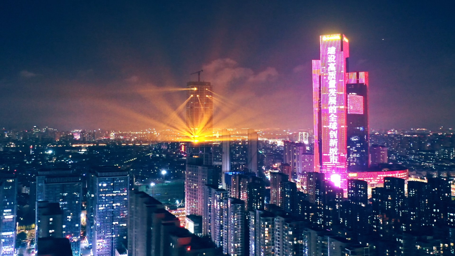 国庆!南京世茂天誉,点亮城市之光-灯光秀