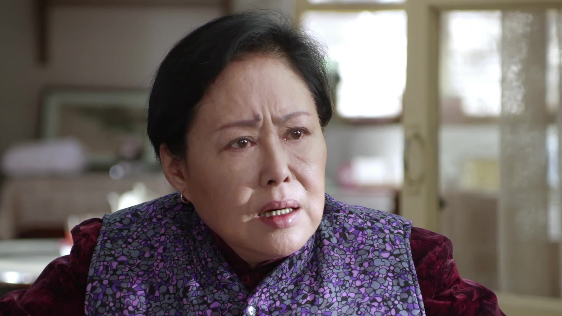 平凡岁月:看着还在臭美的大雅,李母喊她过来吃饭