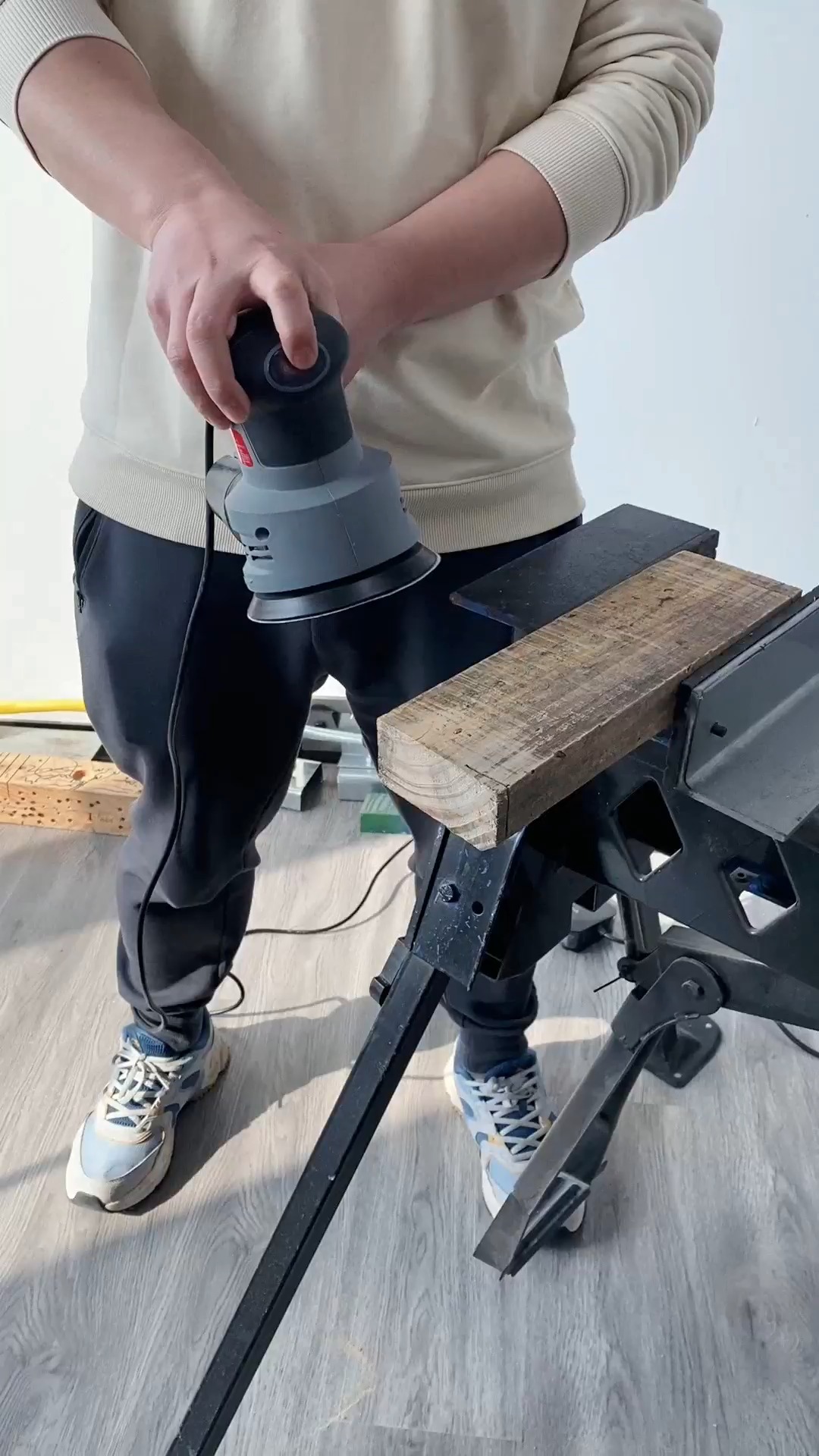 圆砂打磨木头#电动工具 #砂纸机