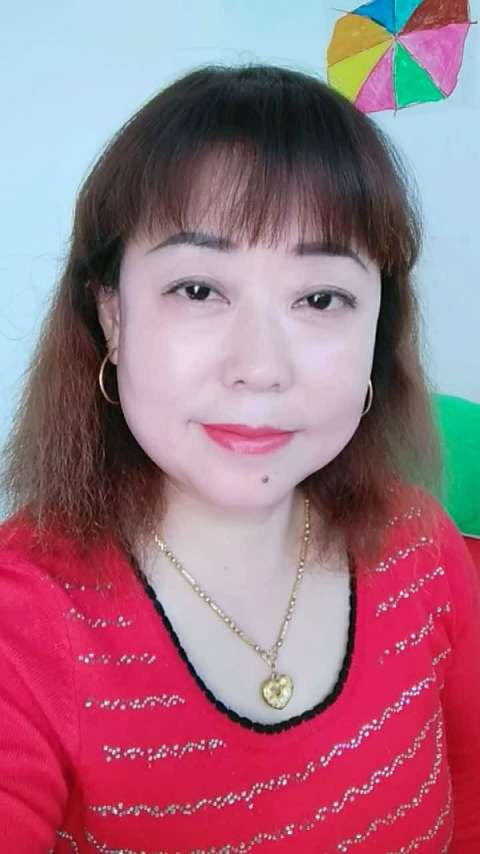 七零后阿姨,真的老了,都有白头发了