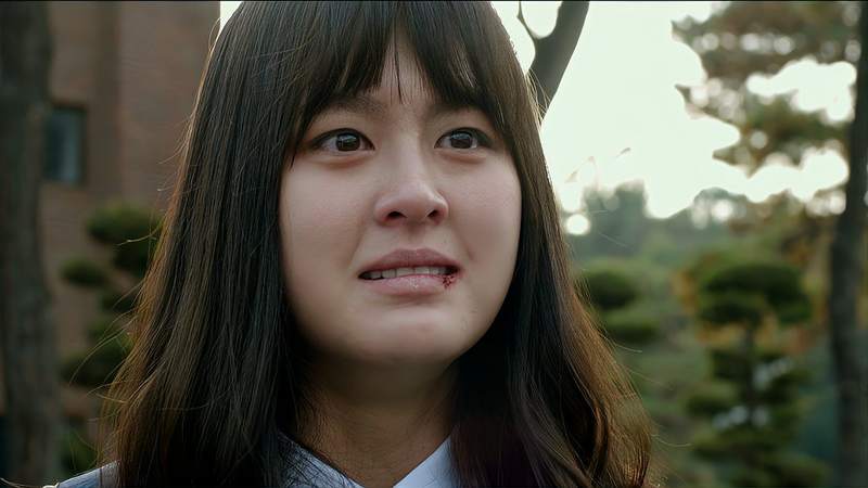 女孩不堪受辱跳楼自杀,脑瘫父亲怀恨复仇,韩国电影《蚯蚓》伦理片