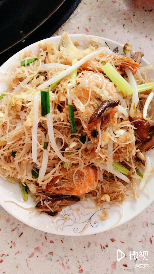 舌尖上的美食,大荆特色炒面,在我们这边一个媳妇能把面炒起来9315