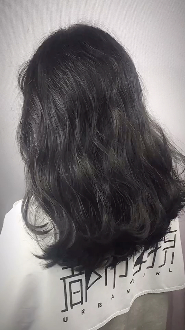 分享一款酷酷的秋冬发型,低调的碳灰色94