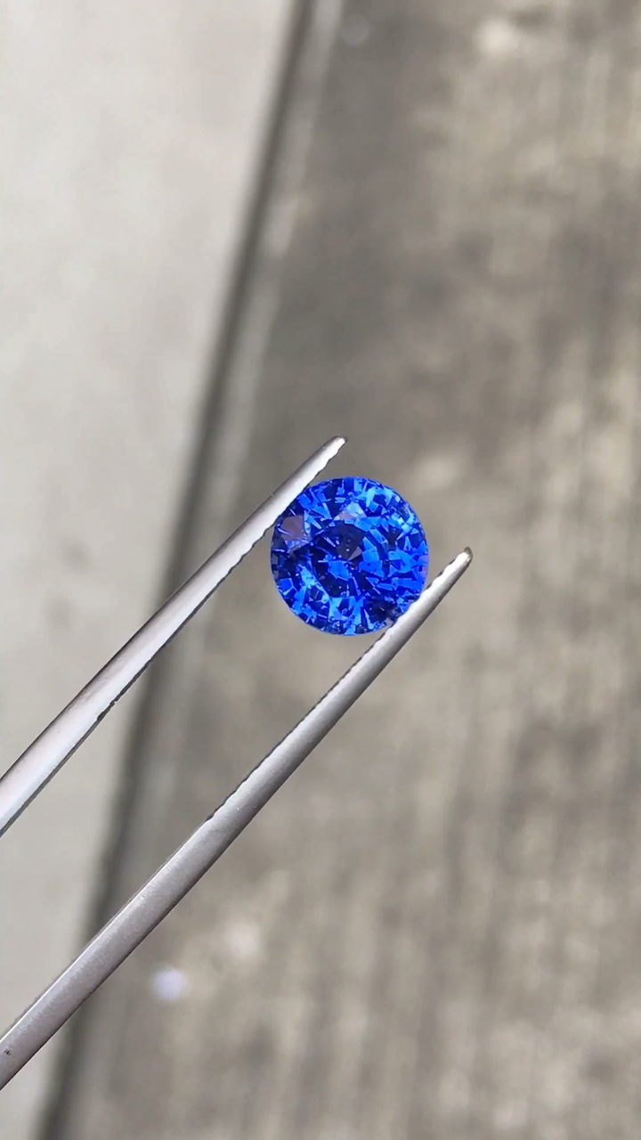 43克拉无烧皇家蓝蓝宝石. grs证书,兰卡产地.