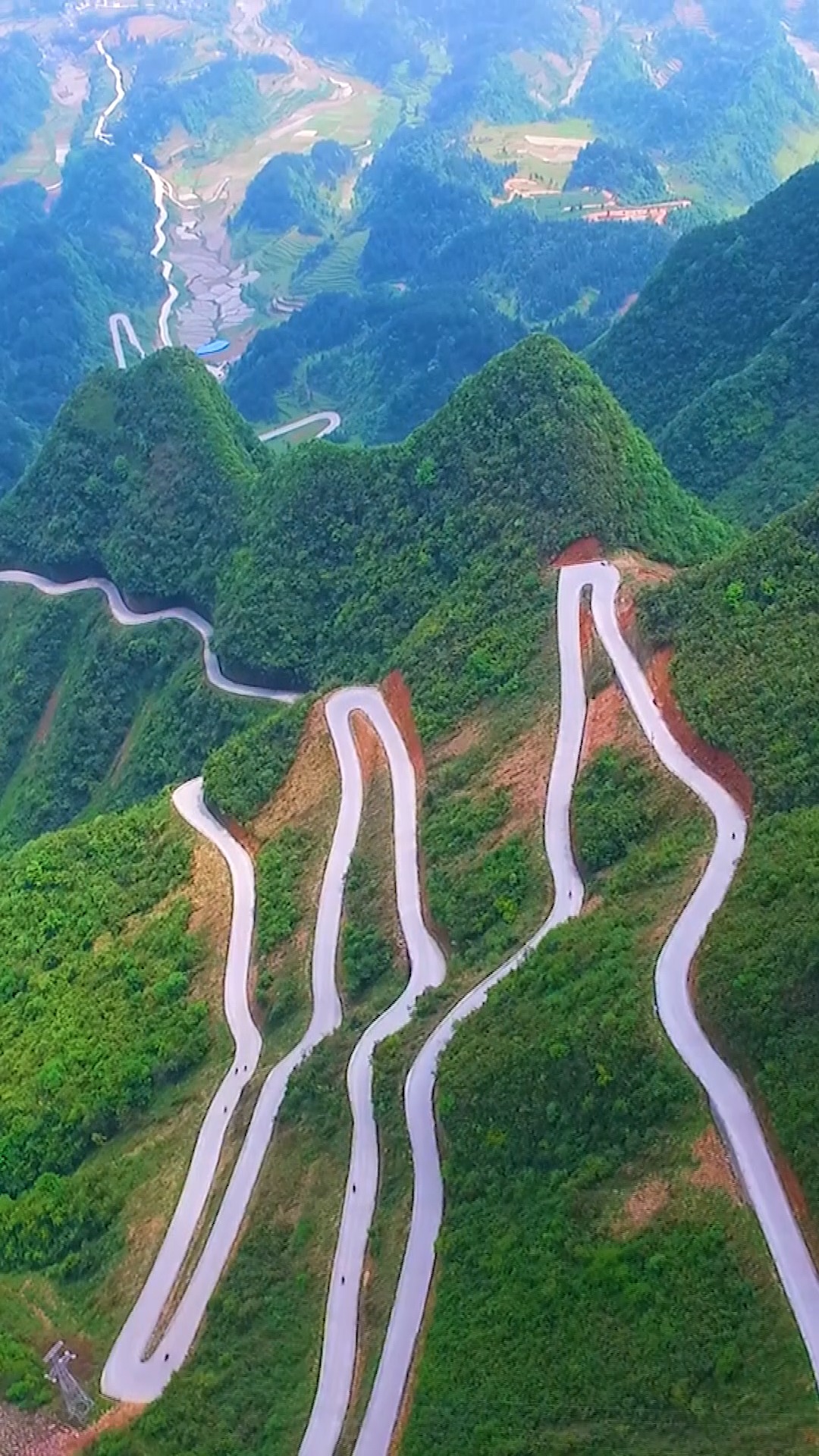 云游家乡  #航拍中国 #重庆秀山    真实版"山路十八弯"——秀山4道 