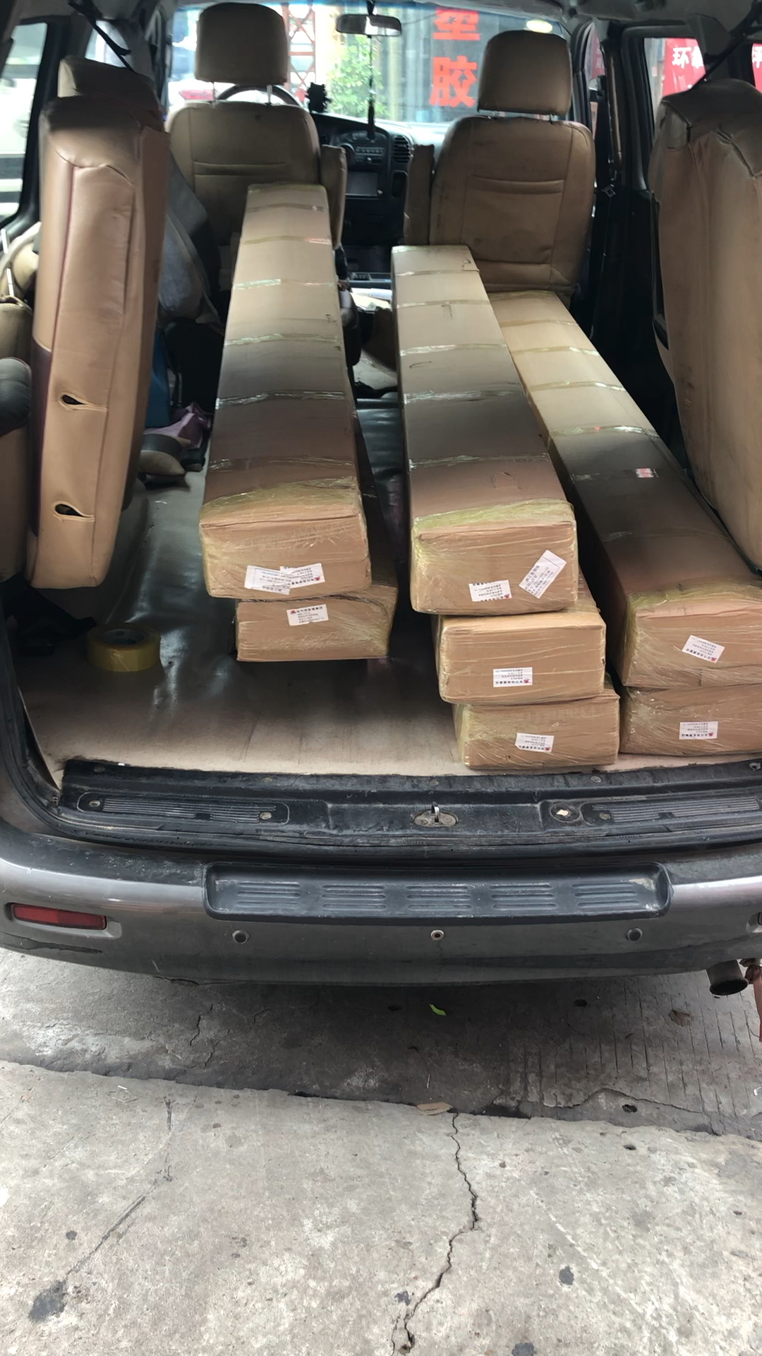 铝合金踢脚线工地走一个,现款现货,服务做到你满意.