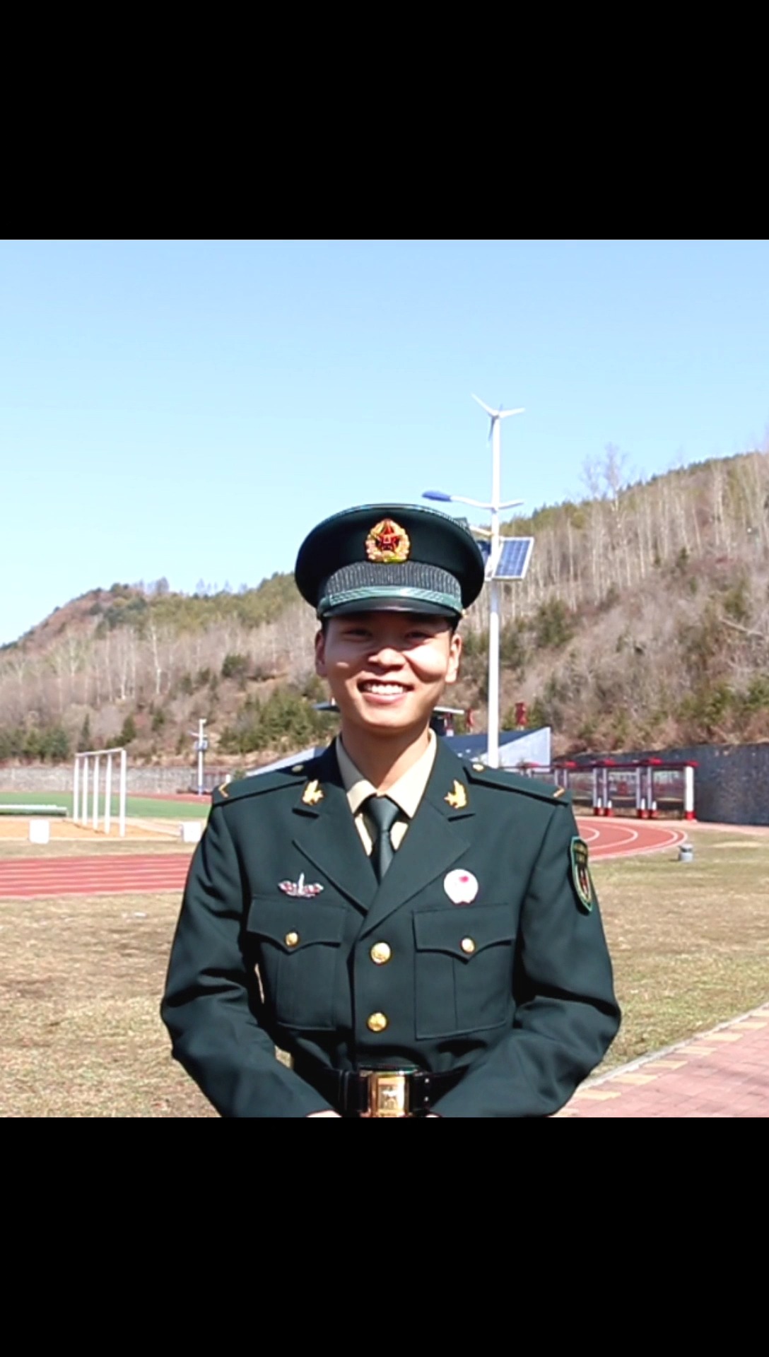 火箭军兵哥哥的治愈系笑容